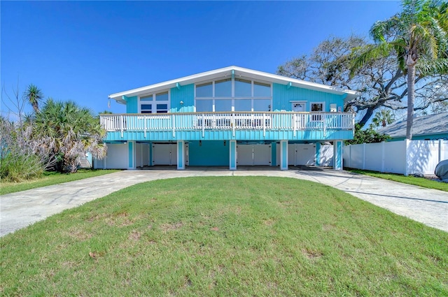 view of front facade featuring a wooden deck, a carport, and a front lawn