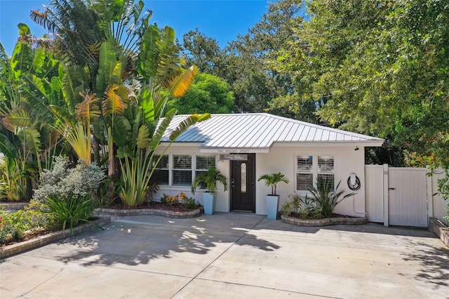 view of front of property