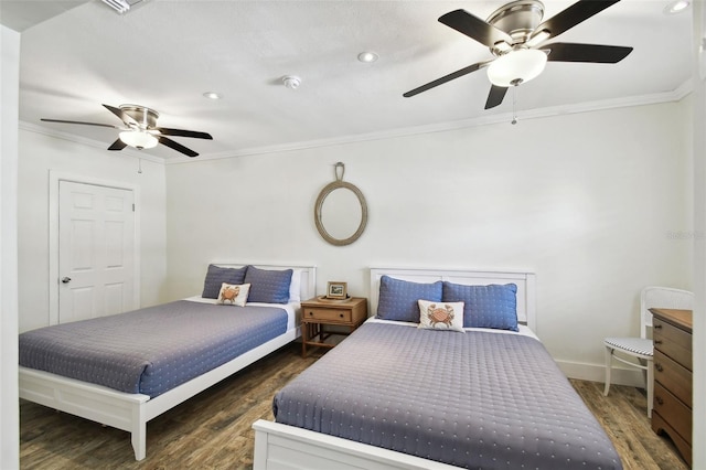 bedroom featuring ceiling fan, recessed lighting, wood finished floors, baseboards, and crown molding