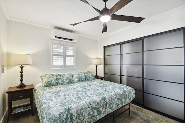 bedroom featuring ceiling fan, ornamental molding, a wall mounted air conditioner, and wood finished floors