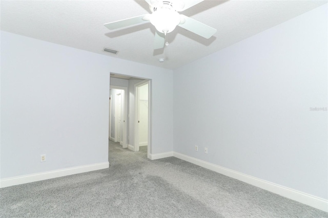 carpeted empty room featuring ceiling fan