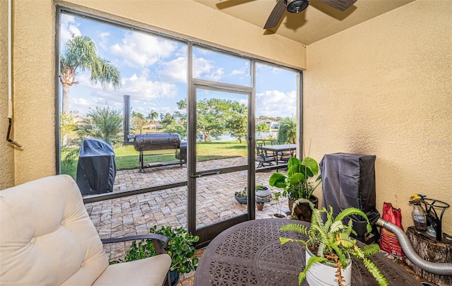 sunroom / solarium with ceiling fan