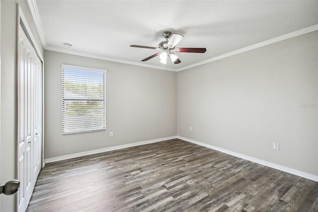 empty room featuring ornamental molding, dark hardwood / wood-style floors, and ceiling fan