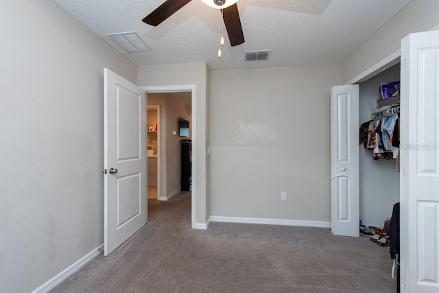 unfurnished bedroom featuring carpet flooring, ceiling fan, a textured ceiling, and a closet