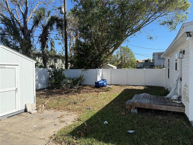 view of yard featuring a storage unit