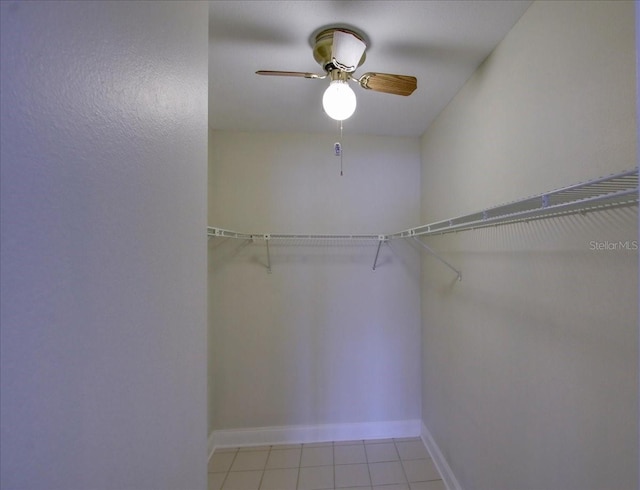 walk in closet featuring light tile patterned flooring and ceiling fan