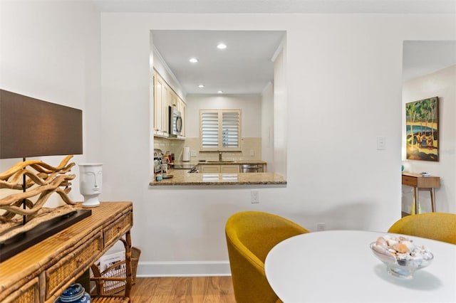 dining area featuring sink and light wood-type flooring