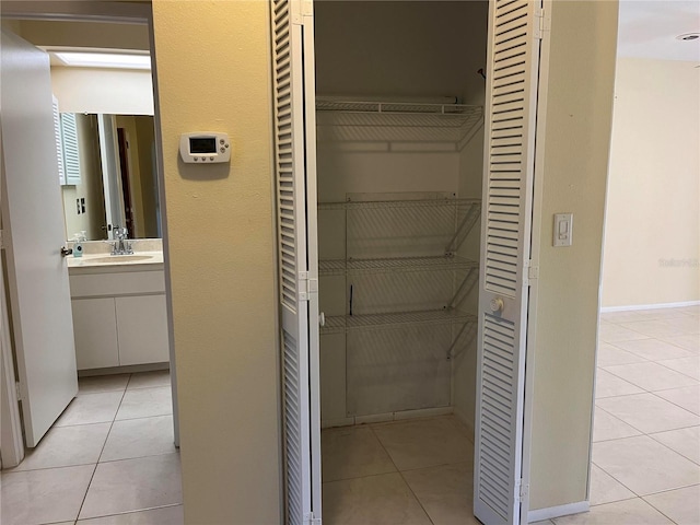 closet with sink