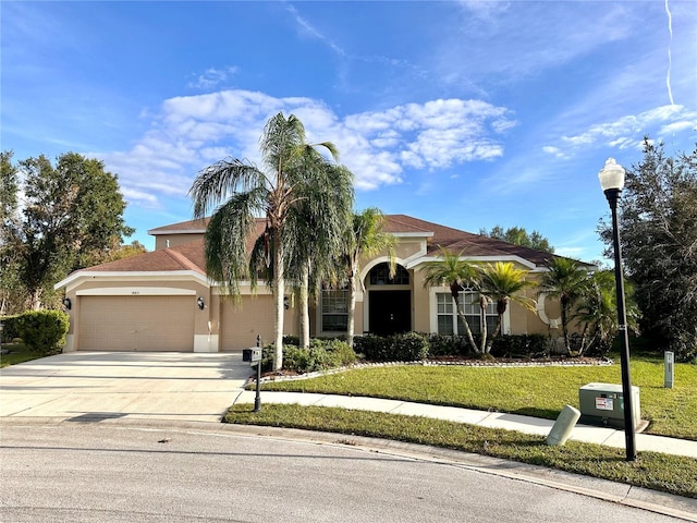 view of front facade with a front lawn