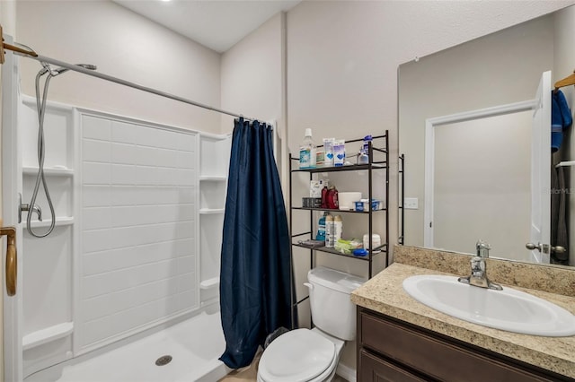 bathroom featuring a shower with shower curtain, vanity, and toilet