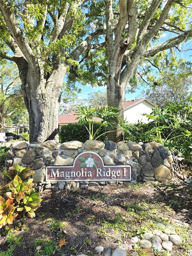 view of community / neighborhood sign