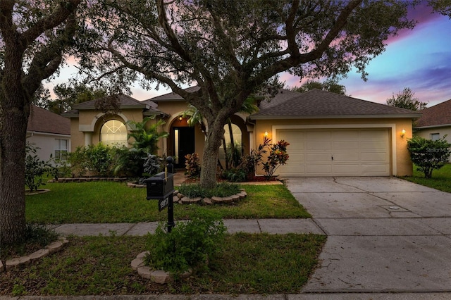 view of front of house featuring a lawn and a garage