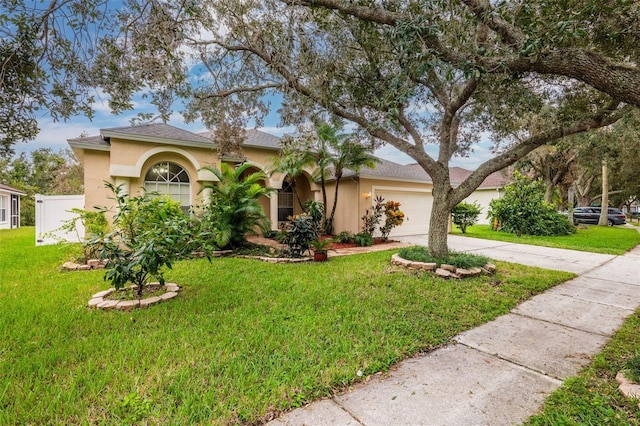 view of front of house featuring a front lawn and a garage