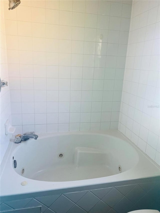 bathroom featuring tiled shower / bath combo