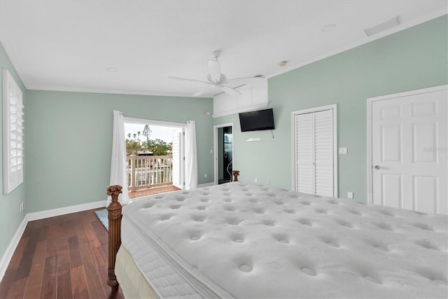 unfurnished bedroom featuring access to outside, ceiling fan, hardwood / wood-style floors, and ornamental molding