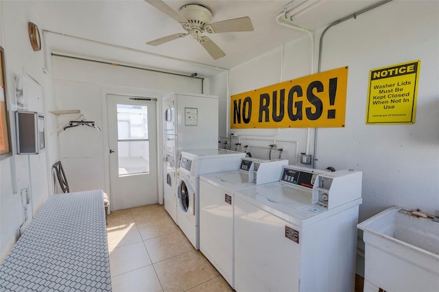 washroom featuring light tile patterned flooring, independent washer and dryer, sink, and ceiling fan