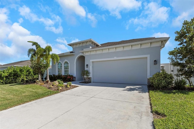 view of front of property featuring a front yard and a garage