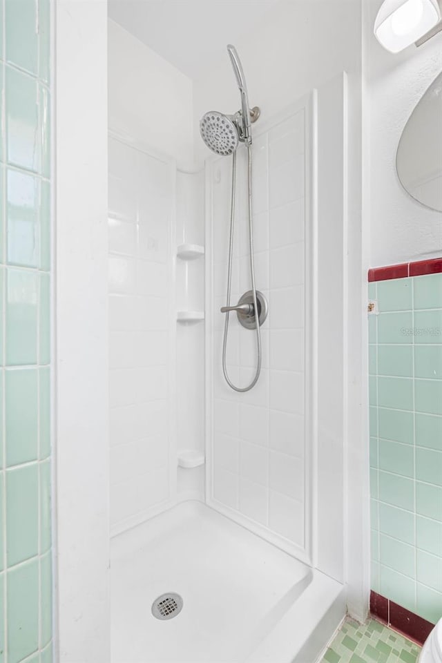 bathroom featuring tile walls and tiled shower