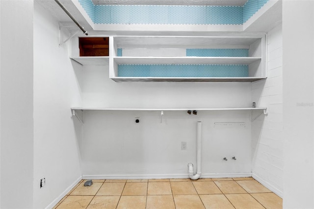 clothes washing area with gas dryer hookup, hookup for a washing machine, light tile patterned flooring, and electric dryer hookup