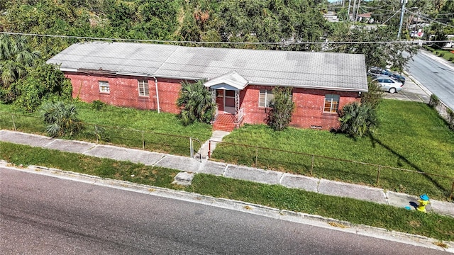 ranch-style home with a front yard