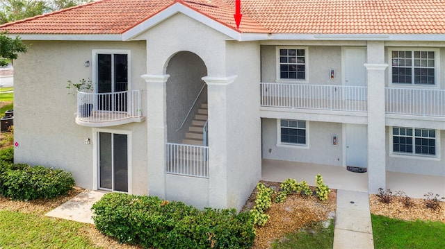 view of front of home featuring a patio area and a balcony