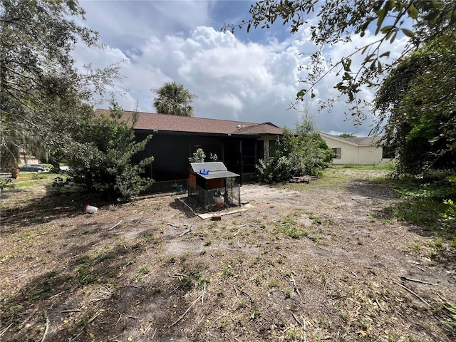 view of yard with a shed