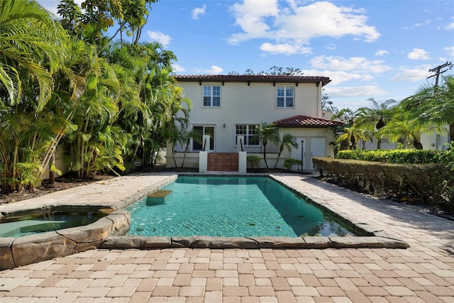 view of pool featuring an in ground hot tub