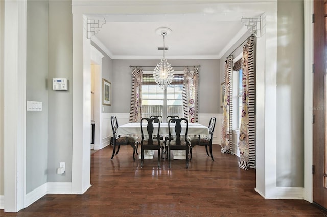 dining room featuring an inviting chandelier, dark hardwood / wood-style floors, and crown molding