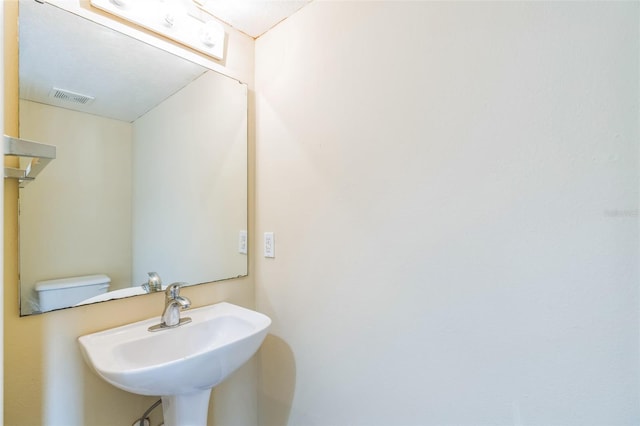 bathroom featuring toilet and sink