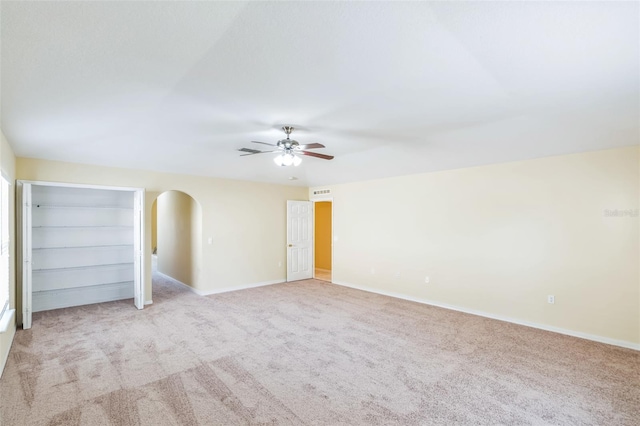 unfurnished room with light carpet and ceiling fan