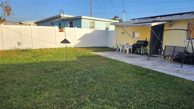 view of yard featuring a patio