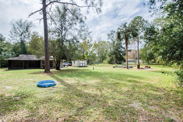 view of yard featuring a storage unit