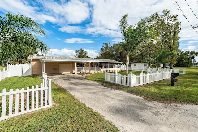 view of front of property featuring a front lawn and a carport