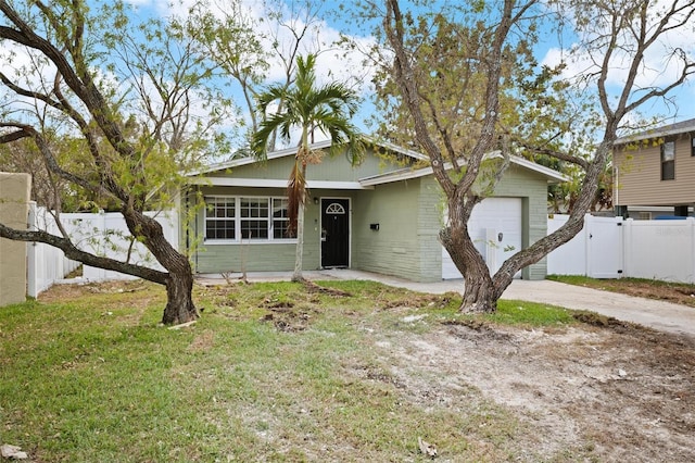 view of front facade featuring a front lawn and a garage