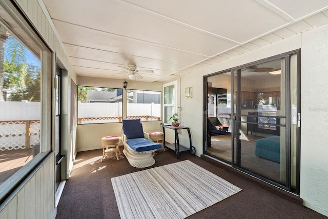 sunroom with ceiling fan