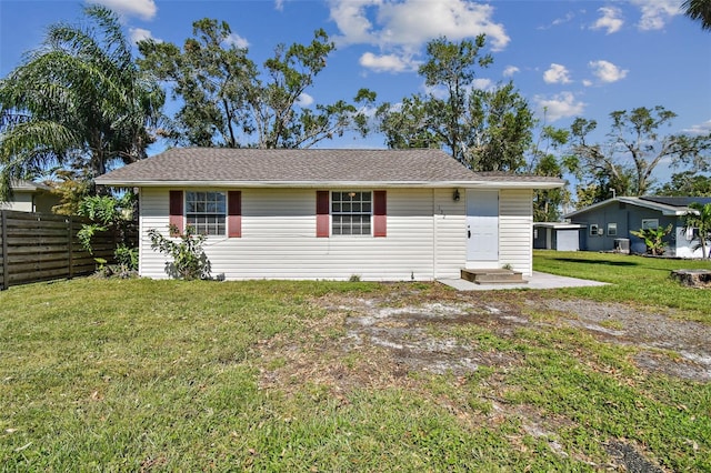 single story home featuring a front lawn