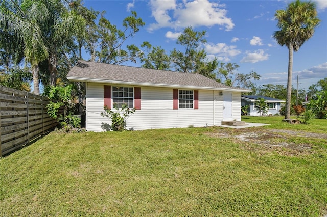 view of front of house featuring a front yard