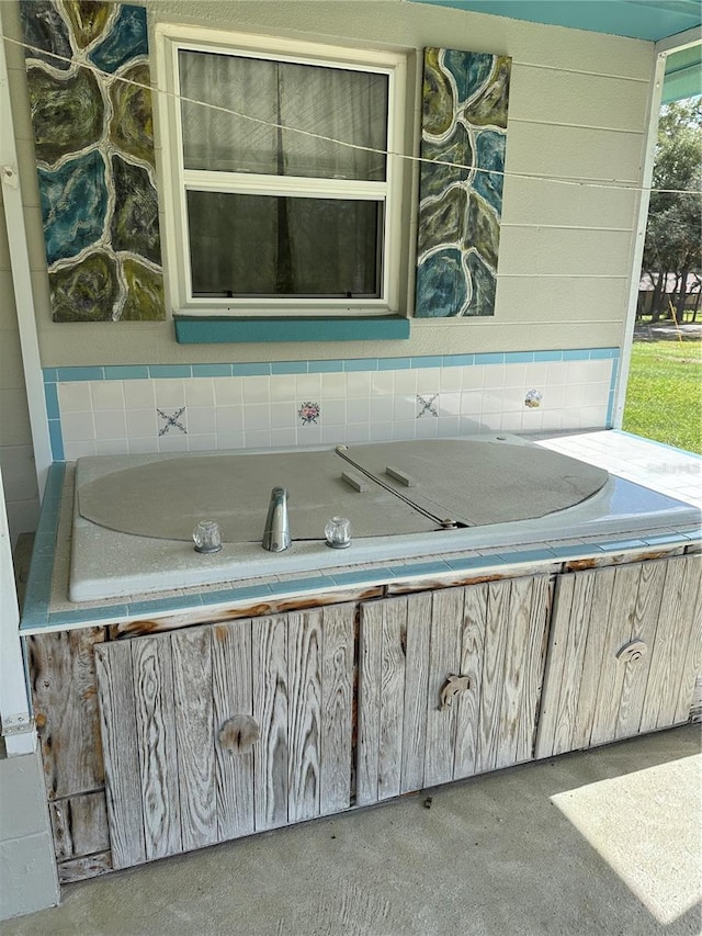 details featuring concrete flooring