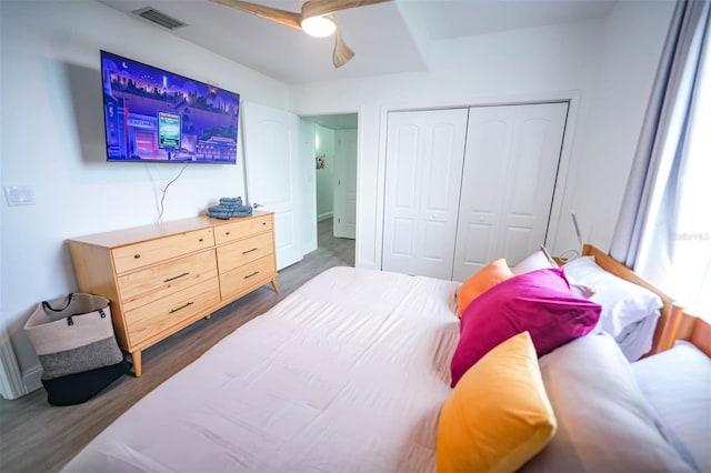 bedroom featuring a closet, ceiling fan, and dark hardwood / wood-style flooring