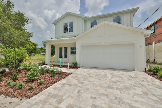 view of front facade featuring a garage