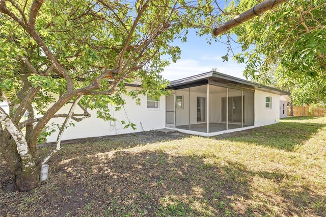 back of house featuring a yard