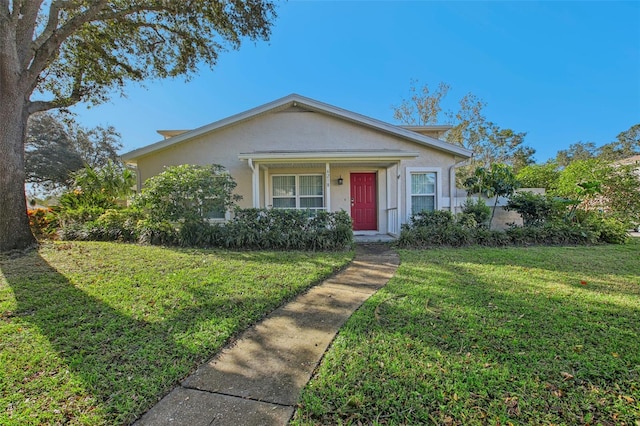 view of front facade featuring a front yard