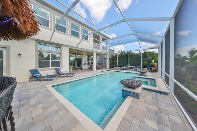 view of pool featuring a patio, a jacuzzi, a lanai, and ceiling fan