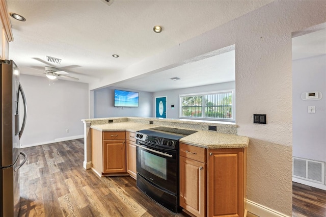 kitchen featuring ceiling fan, stainless steel refrigerator with ice dispenser, black / electric stove, kitchen peninsula, and hardwood / wood-style flooring