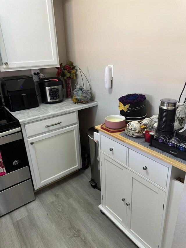 111 Carillo St NE, Palm Bay, FL 32907 - bar area with electric range oven and wood finished floors