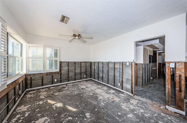 unfurnished room with ceiling fan