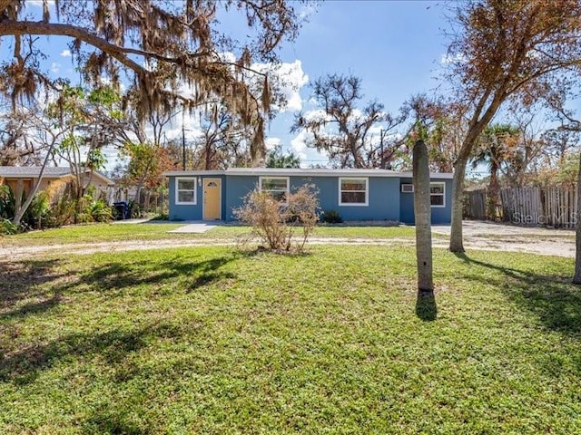 single story home featuring a front yard