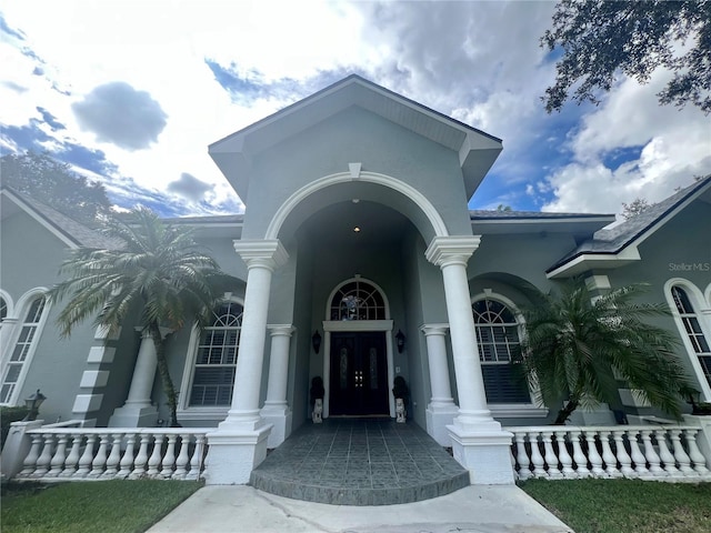 entrance to property featuring covered porch