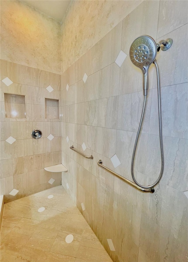 bathroom featuring tiled shower