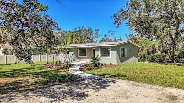 single story home featuring a front lawn